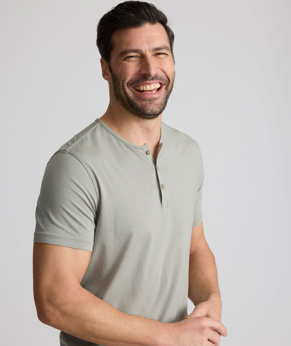 GLERA-UNTUCKIT-41560Lgr-HENLEY-TENCEL-SOLID-MILITARY-GREEN-2_600x.jpg
