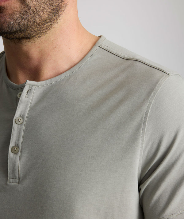 GLERA-UNTUCKIT-41560Lgr-HENLEY-TENCEL-SOLID-MILITARY-GREEN-3_600x.jpg